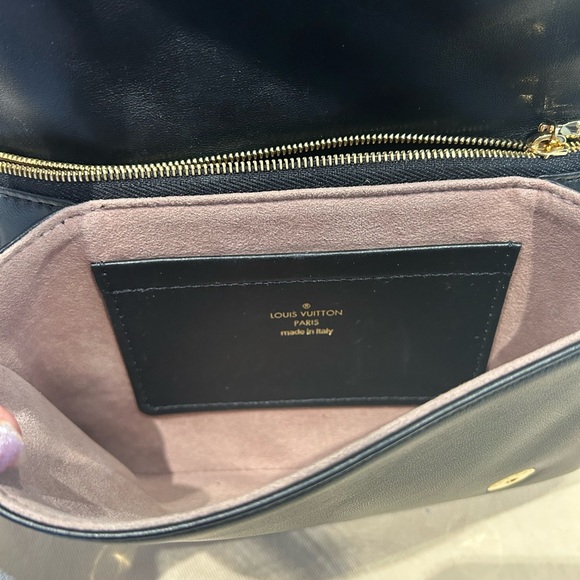 ✅ SOLD LOUIS VUITTON Pochette coussin in Black Gold hardware - Picture 2 of 11